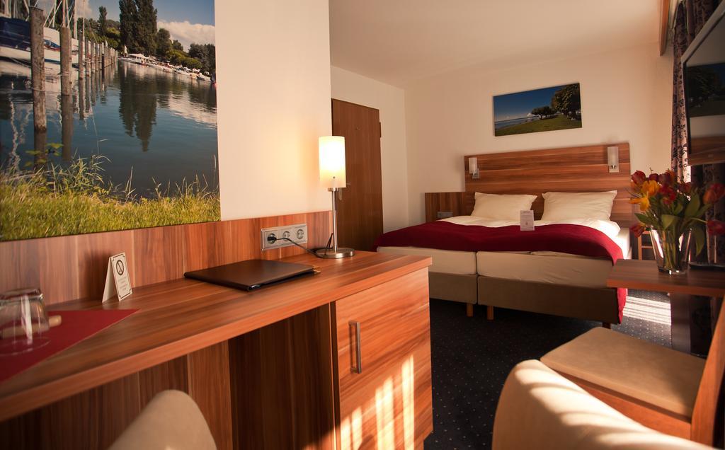 Hotel Knaus Am Hafen Uhldingen-Mühlhofen Exterior foto